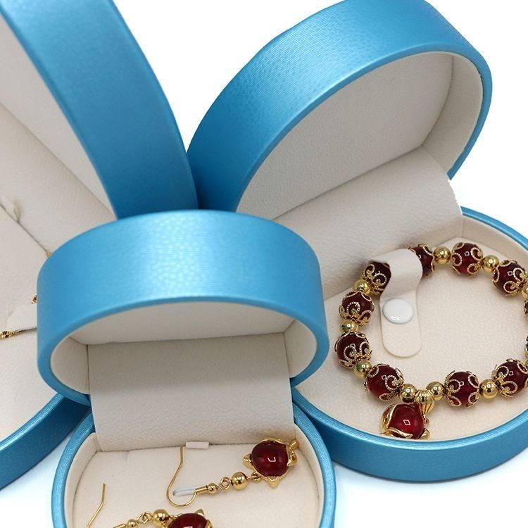 Caixa personalizada de joias de couro PU de luxo com logotipo feita em massa Tempo de entrega 15-20 dias amostras gratuitas e envio rápido